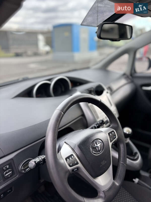 Мінівен Toyota Verso 2011 в Києві