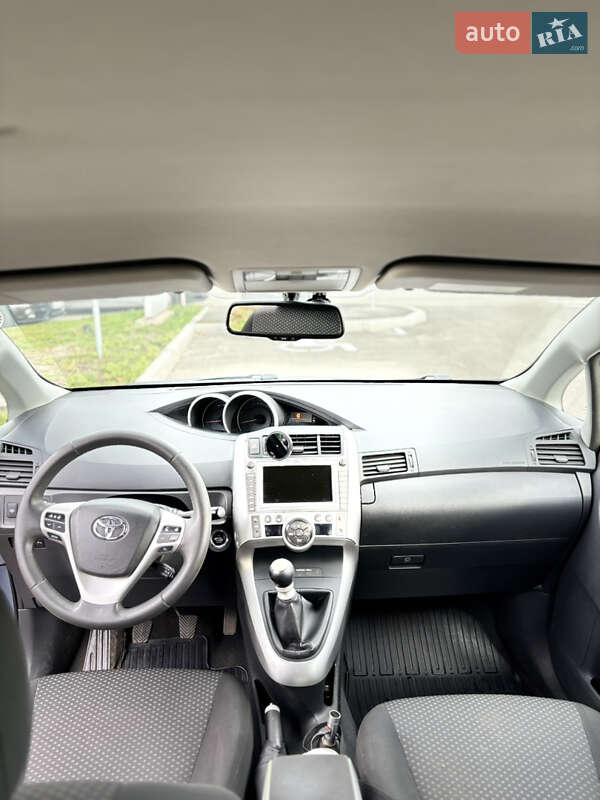 Мінівен Toyota Verso 2011 в Києві