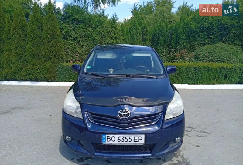 Минивэн Toyota Verso 2009 в 