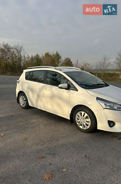 Мінівен Toyota Verso 2015 в  фото 2 Мінівен Toyota Verso 2015 в