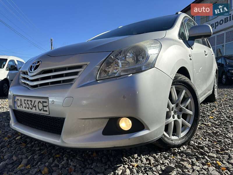 Минивэн Toyota Verso 2012 в Смеле