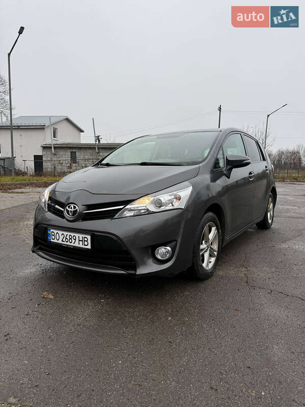 Минивэн Toyota Verso 2015 в Волочиске