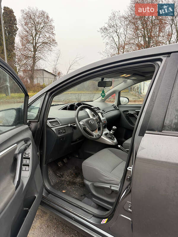 Минивэн Toyota Verso 2015 в Волочиске