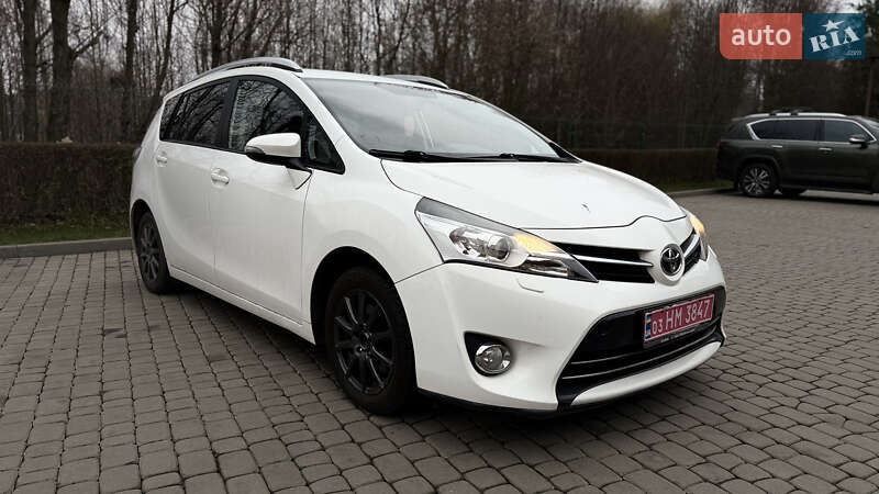 Мінівен Toyota Verso 2014 в Луцьку