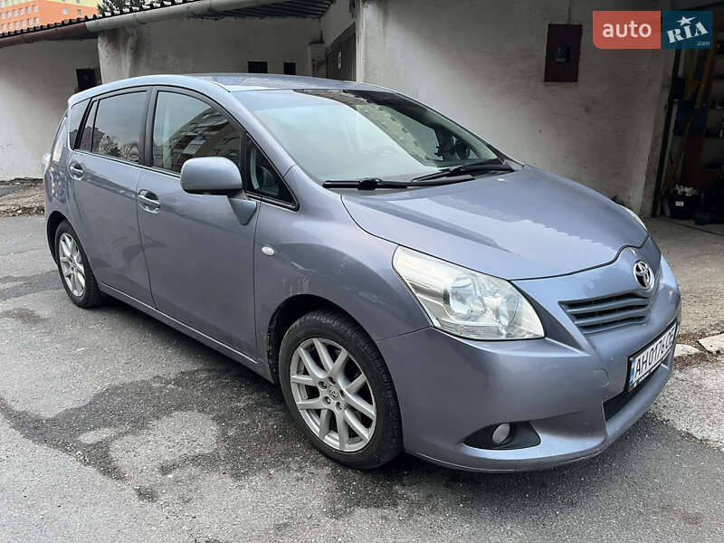 Мінівен Toyota Verso 2009 в Ужгороді