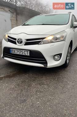 Минивэн Toyota Verso 2014 в Кривом Роге