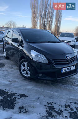 Минивэн Toyota Verso 2009 в Полонном