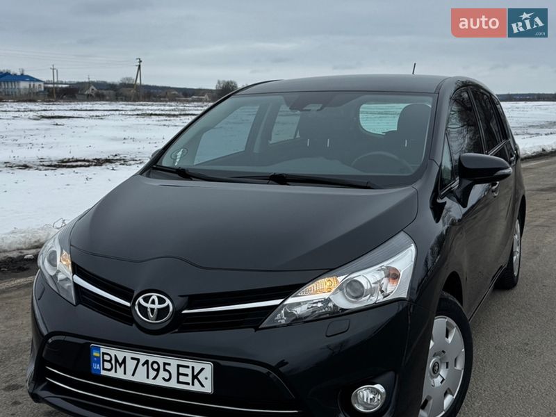 Минивэн Toyota Verso 2016 в Ромнах