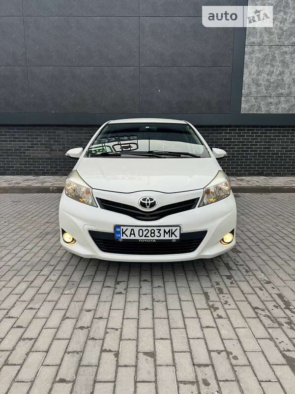 Хэтчбек Toyota Vitz 2012 в Киеве