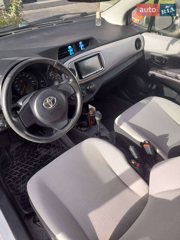 Хэтчбек Toyota Vitz 2011 в Одессе