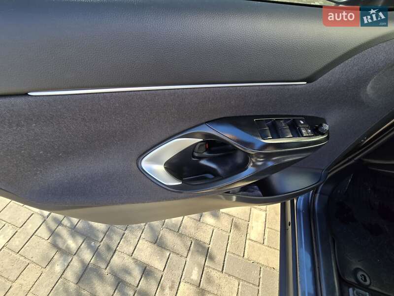 Внедорожник / Кроссовер Toyota Yaris Cross 2023 в Ромнах