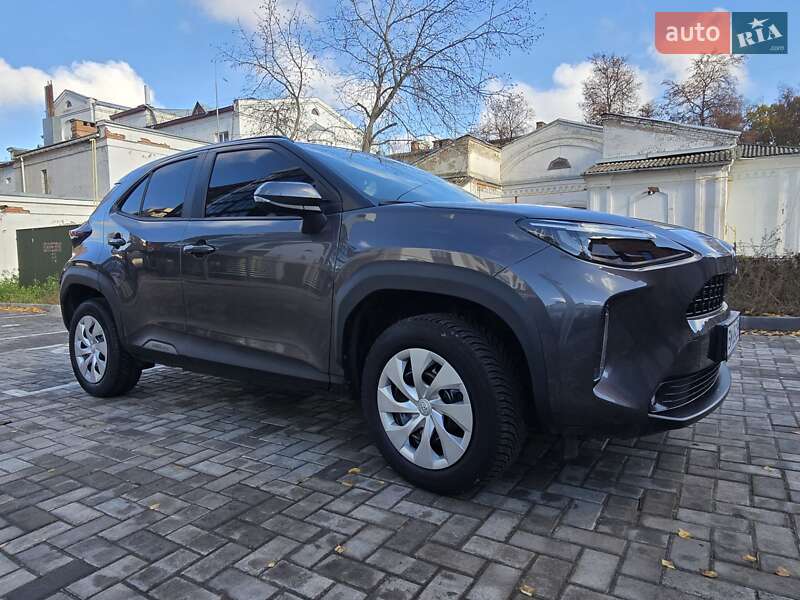 Внедорожник / Кроссовер Toyota Yaris Cross 2023 в Ромнах