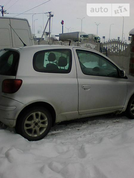 Toyota Yaris 2004 року