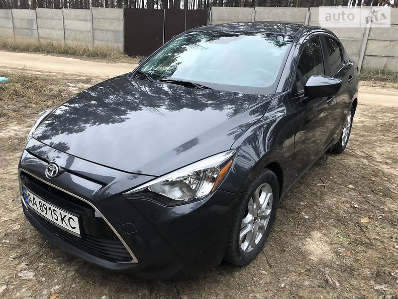 Седан Toyota Yaris 2016 в Киеве