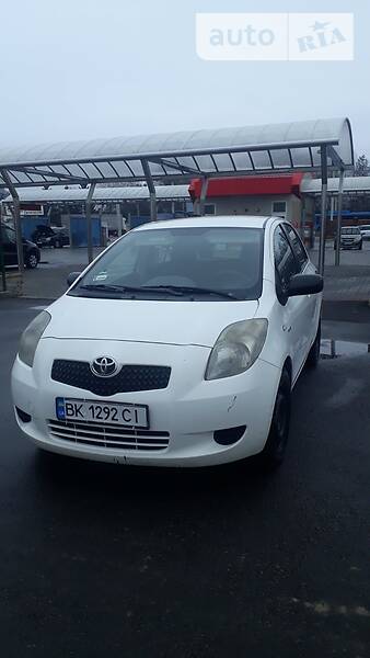 Хэтчбек Toyota Yaris 2008 в Ровно