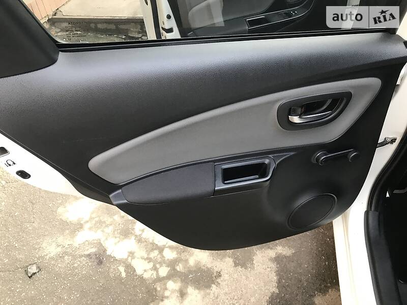 Хетчбек Toyota Yaris 2014 в Рівному