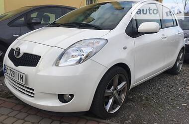 Хетчбек Toyota Yaris 2007 в 