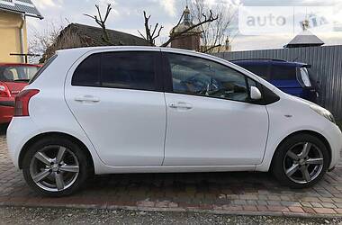 Хетчбек Toyota Yaris 2007 в 