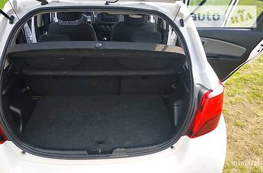 Хетчбек Toyota Yaris 2016 в 