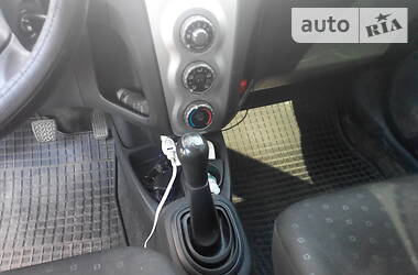 Хетчбек Toyota Yaris 2008 в  фото 4 Хетчбек Toyota Yaris 2008 в
