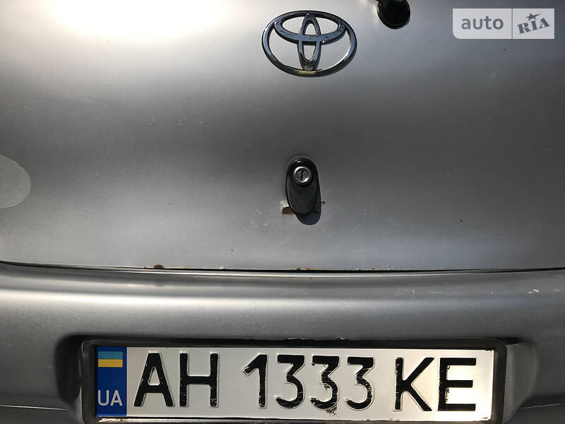 Хетчбек Toyota Yaris 2001 в Краматорську