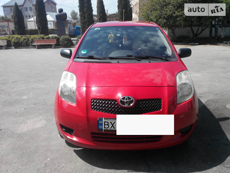 Хетчбек Toyota Yaris 2008 в  фото Хетчбек Toyota Yaris 2008 в