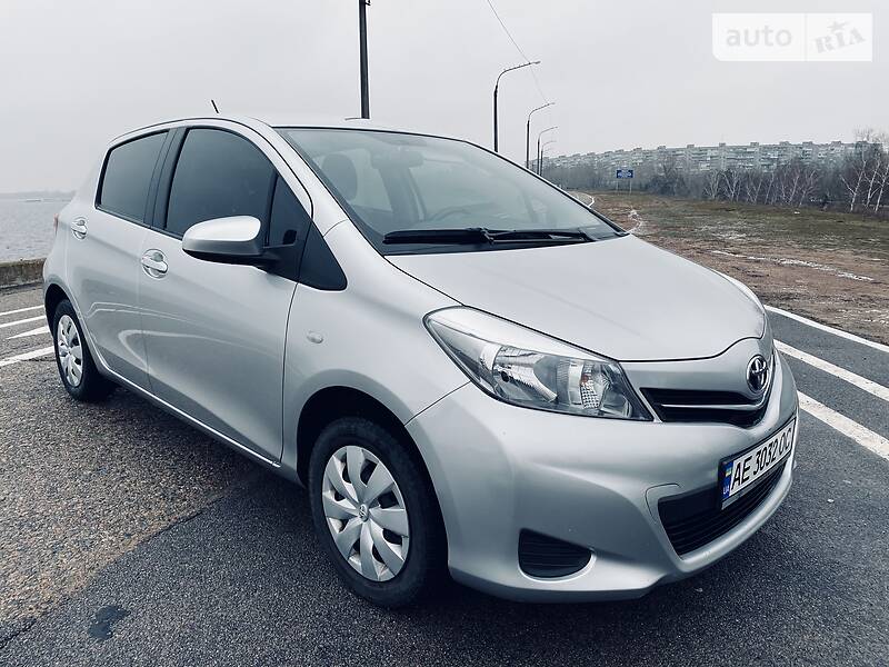 Хетчбек Toyota Yaris 2014 в Кам'янському