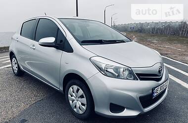 Хетчбек Toyota Yaris 2014 в Кам'янському