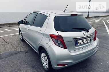 Хетчбек Toyota Yaris 2014 в Кам'янському