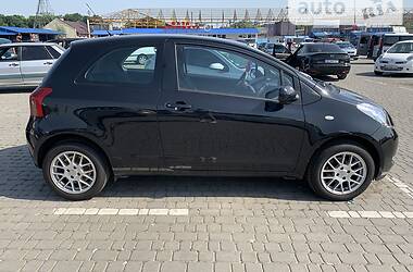 Хэтчбек Toyota Yaris 2006 в Черновцах