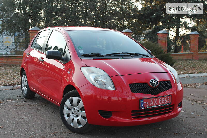 Хэтчбек Toyota Yaris 2008 в Сумах