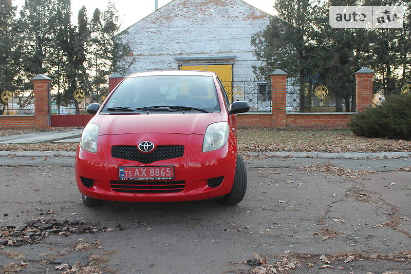 Хэтчбек Toyota Yaris 2008 в Сумах