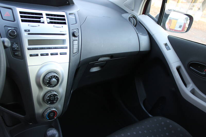 Хэтчбек Toyota Yaris 2008 в Сумах