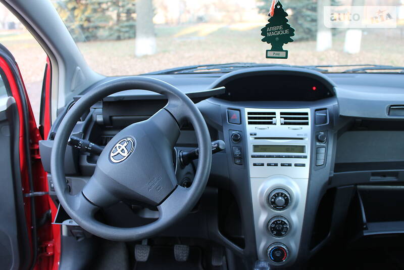 Хэтчбек Toyota Yaris 2008 в Сумах