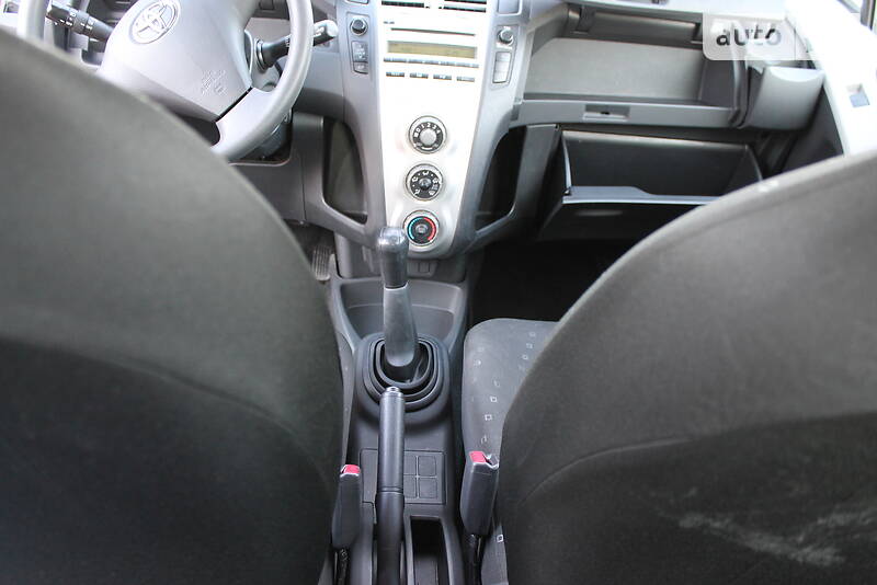 Хэтчбек Toyota Yaris 2008 в Сумах