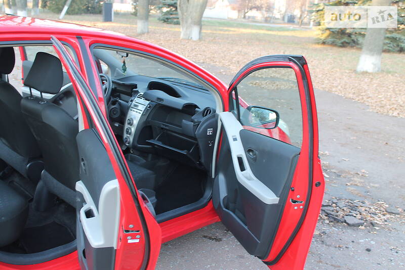 Хэтчбек Toyota Yaris 2008 в Сумах