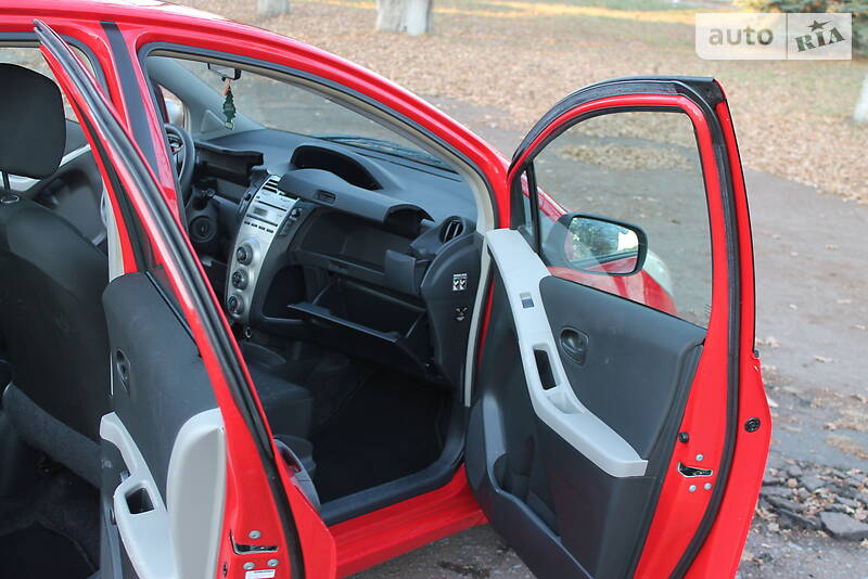 Хэтчбек Toyota Yaris 2008 в Сумах