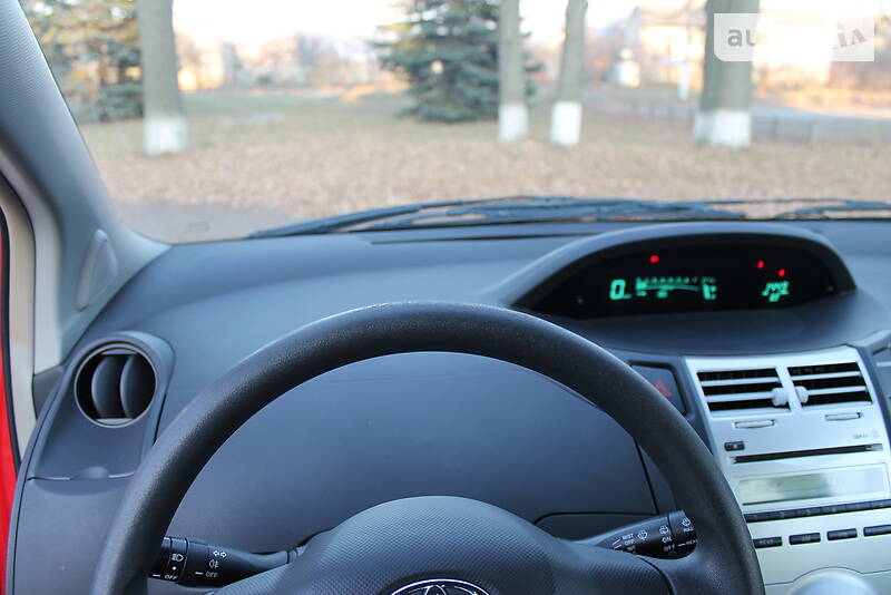Хэтчбек Toyota Yaris 2008 в Сумах