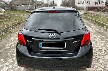 Хэтчбек Toyota Yaris 2015 в Запорожье