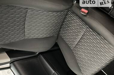 Хетчбек Toyota Yaris 2012 в 
