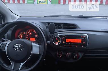 Хетчбек Toyota Yaris 2012 в 