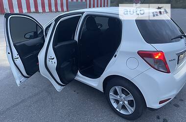 Хетчбек Toyota Yaris 2012 в 