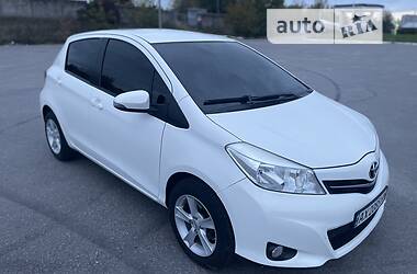 Хетчбек Toyota Yaris 2012 в 