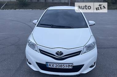 Хетчбек Toyota Yaris 2012 в 
