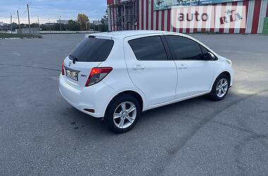 Хетчбек Toyota Yaris 2012 в 