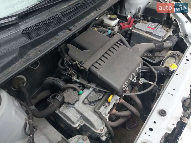 Хэтчбек Toyota Yaris 2001 в Балте