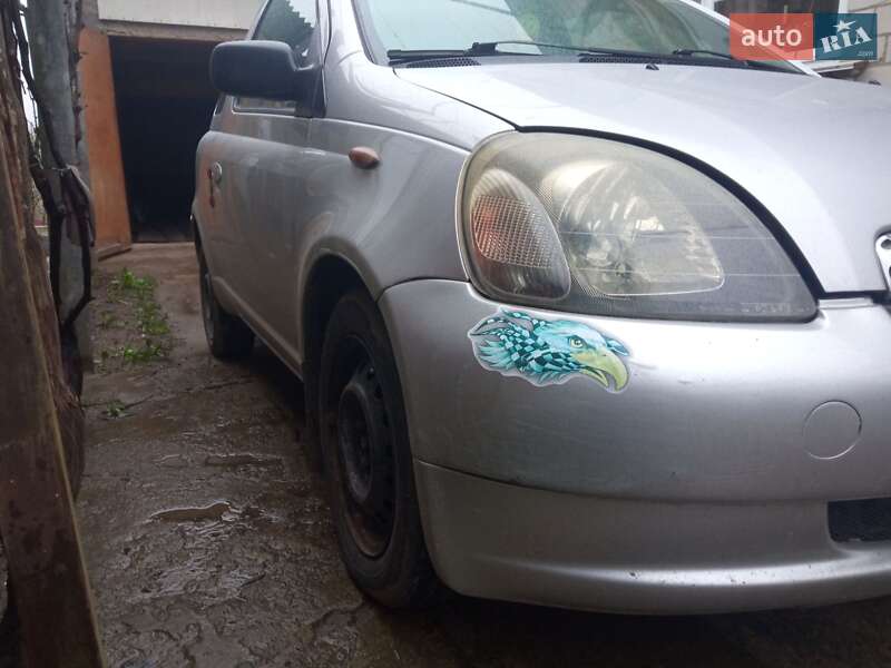 Хэтчбек Toyota Yaris 2001 в Балте