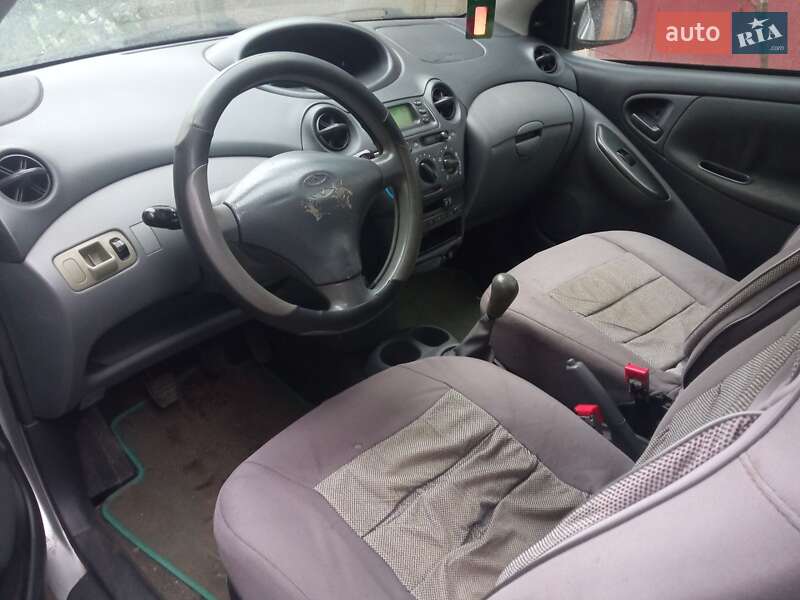 Хэтчбек Toyota Yaris 2001 в Балте