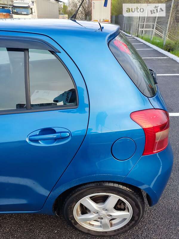 Хэтчбек Toyota Yaris 2006 в Днепре