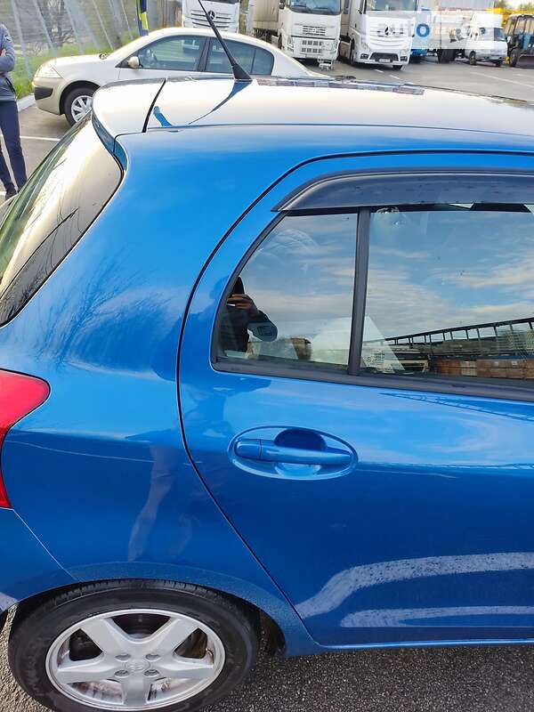 Хэтчбек Toyota Yaris 2006 в Днепре